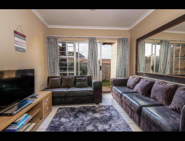 3 BEDROOM TOWNHOUSE RENTED IN WALMER HEIGHTS